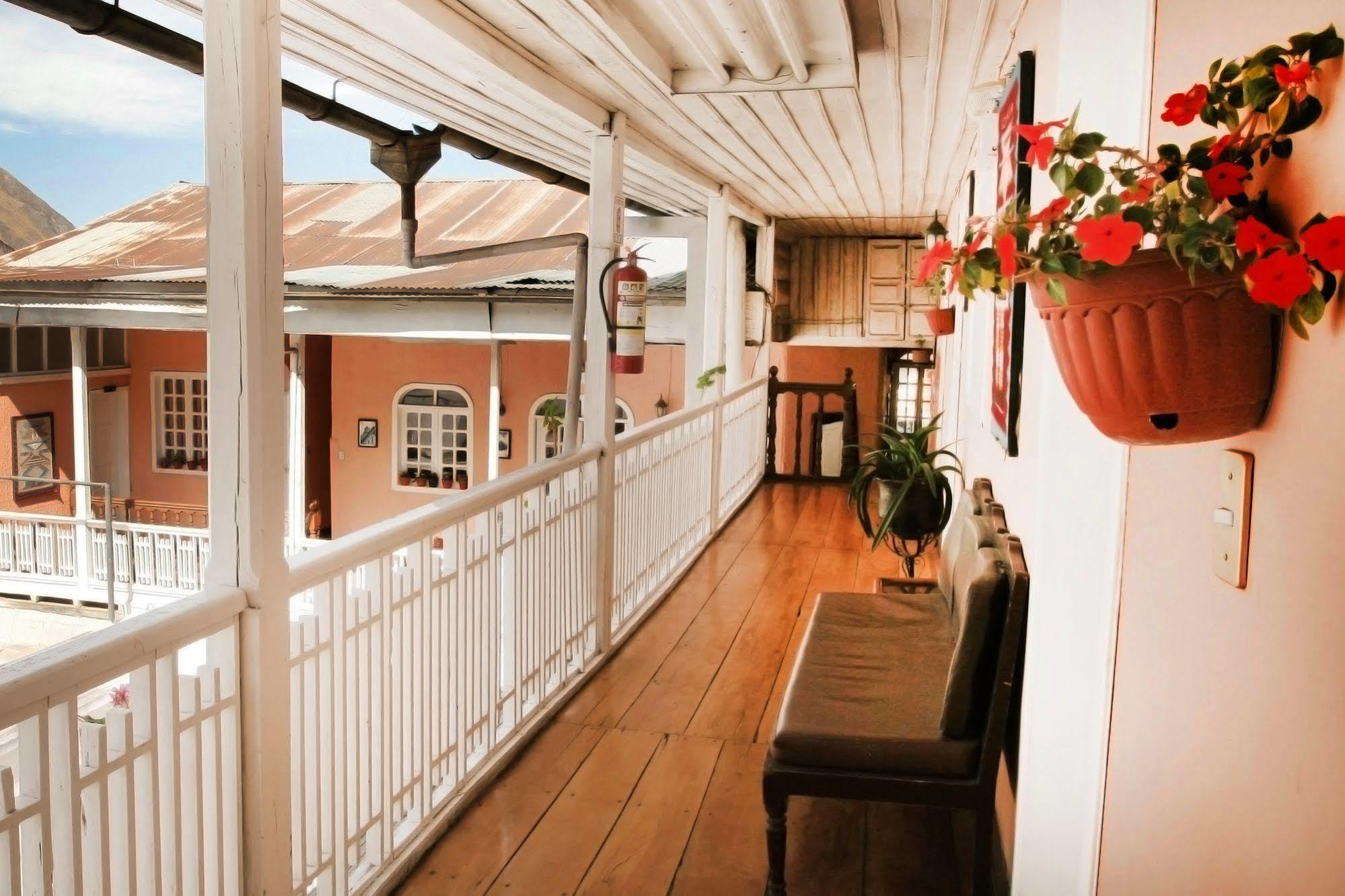 Hotel Europa Алауси Экстерьер фото